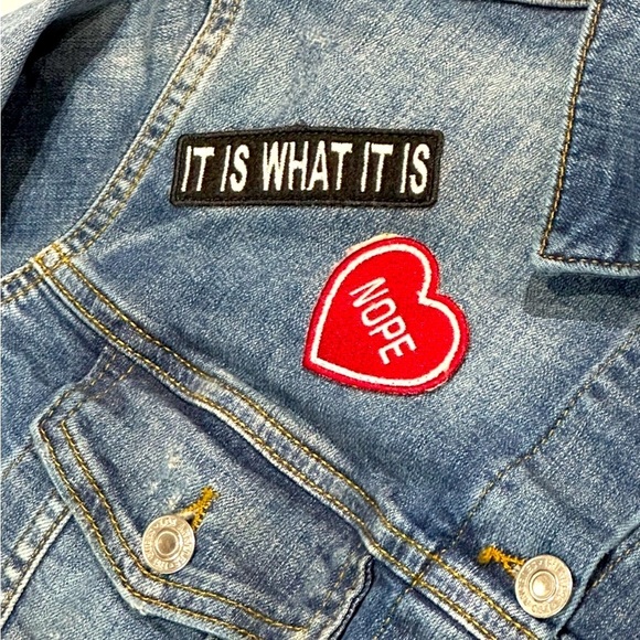 🧥🛹 GUESS Vintage Cropped Denim Jacket | Size L | Embroidered Patches 2000s - Picture 7 of 7